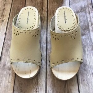 Hanna Andersson Sandal Clogs Pale Butter 31 (12.5)